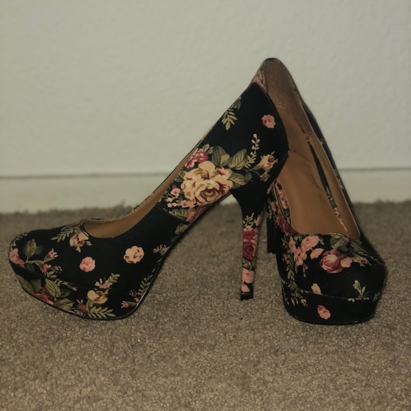 Qupid Shoes - Floral Pumps